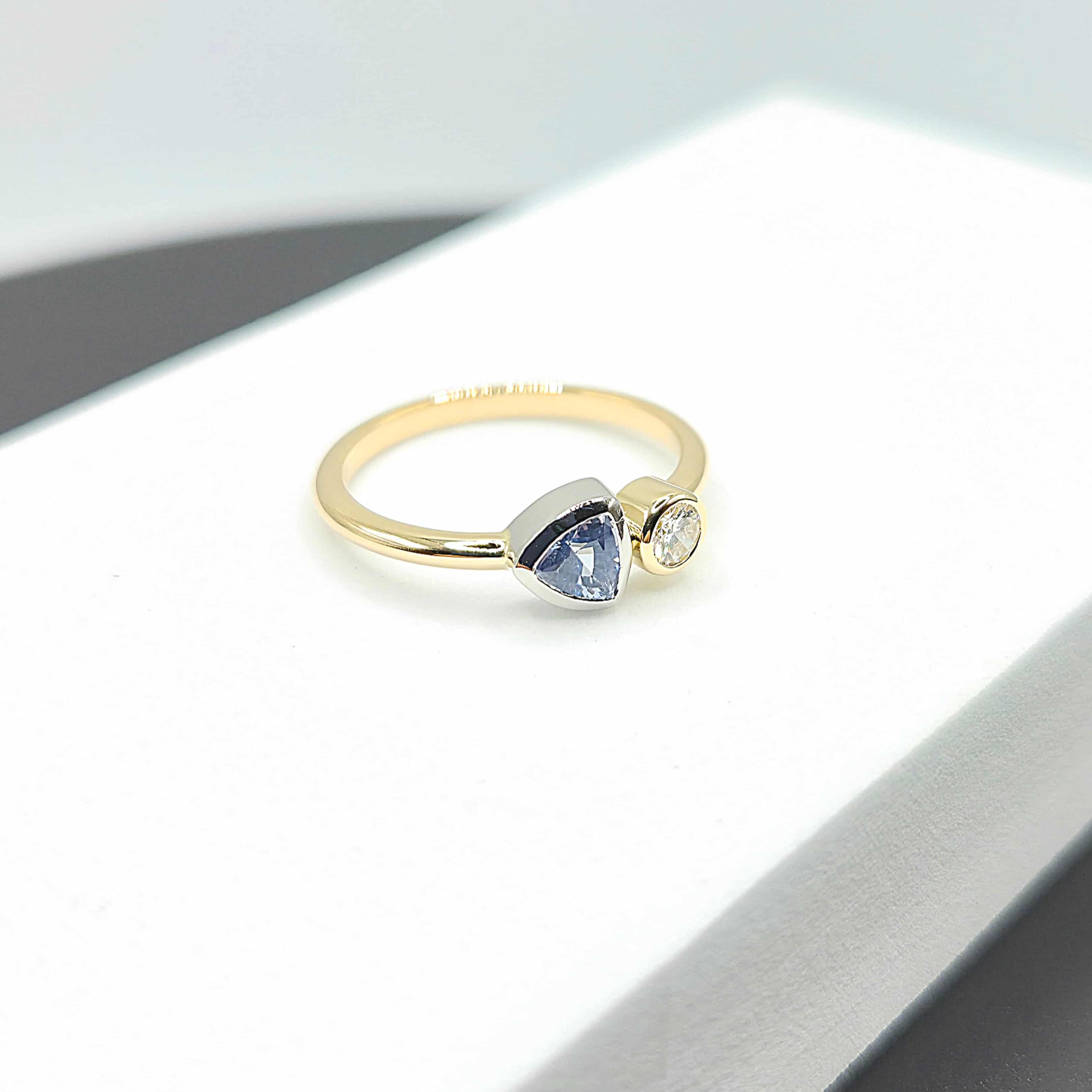 Sapphire & Diamond Ring — thumbnail 2
